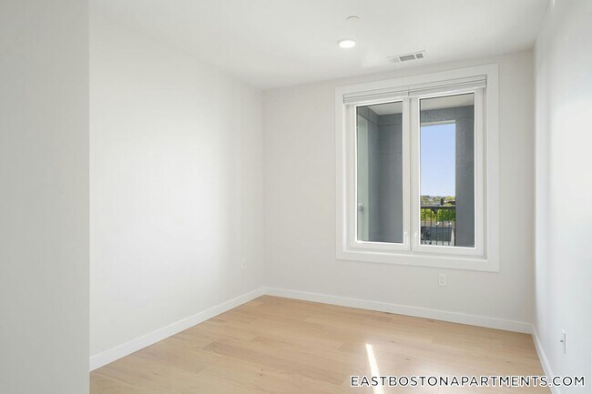 Foto del edificio - 194 Sumner St
