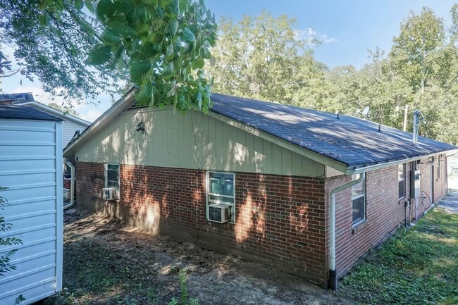 Building Photo - 602 Barton St
