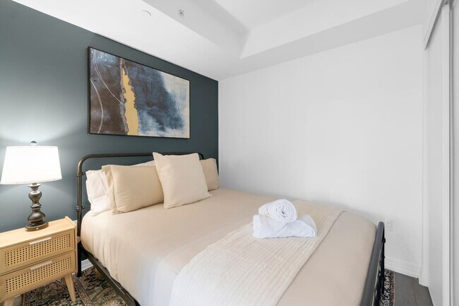 Building Photo - 251 Jarvis St