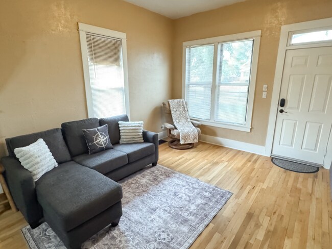 Foto del edificio - 1603 Elm Ave