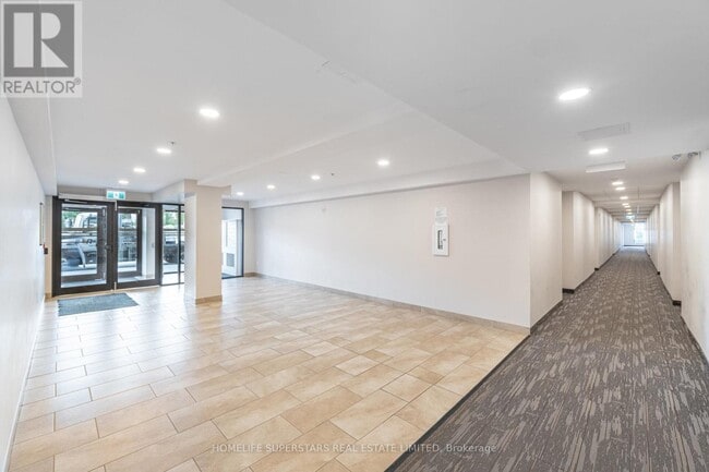 Building Photo - 5 Wake Robin Dr