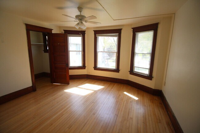 Building Photo - Welcome Home to this Beautiful Apartment i...