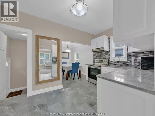 Photo du bâtiment - 1160 Prado Pl