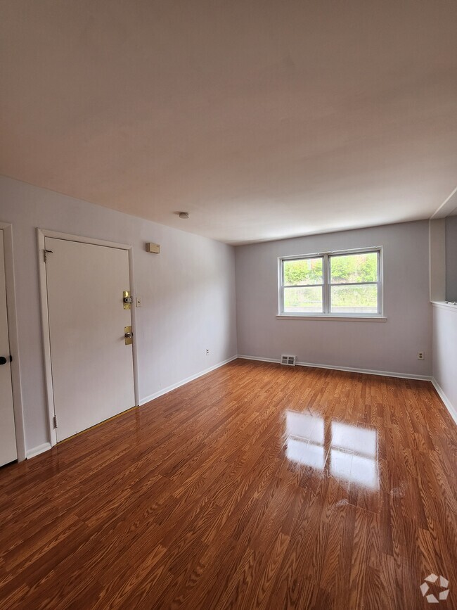 Building Photo - 3502 Woodhaven Rd