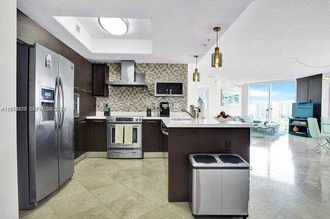 Foto del edificio - 150 Sunny Isles Blvd