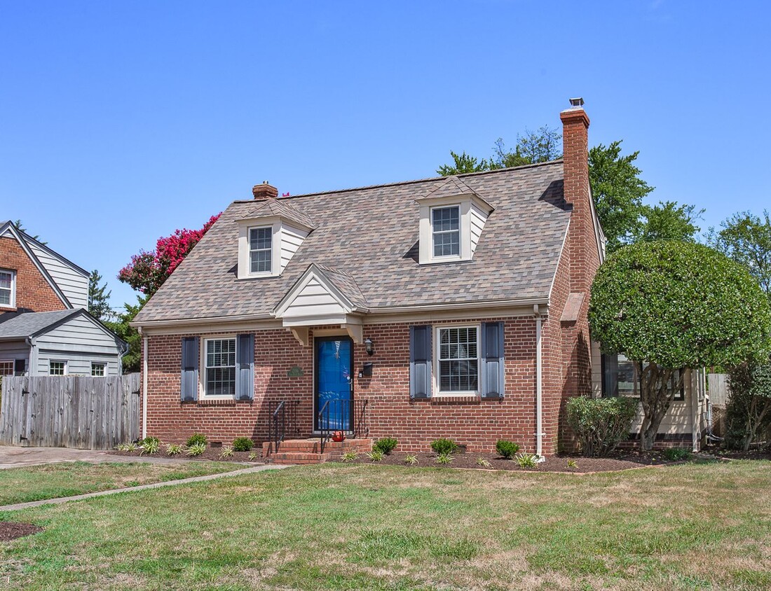 Primary Photo - Charming Brick Cape in Bryan Park Neighbor...