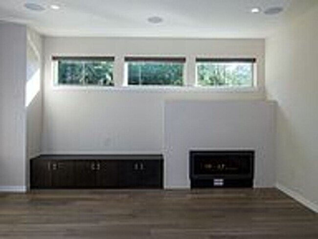 Foto del edificio - Charming Custom Camas Home in Gated Community