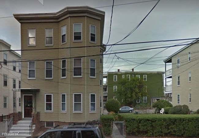 Building Photo - 4 br, 1 bath  - 83 Beacon St