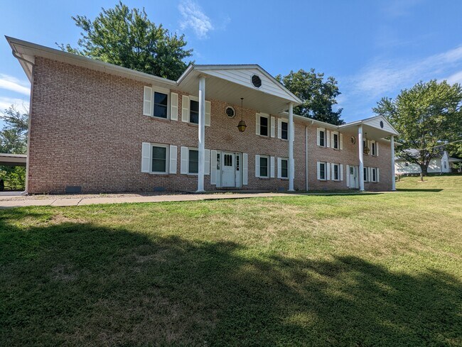 Building Photo - 501 E 6th St