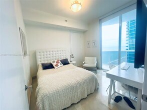 Building Photo - 16001 Collins Ave