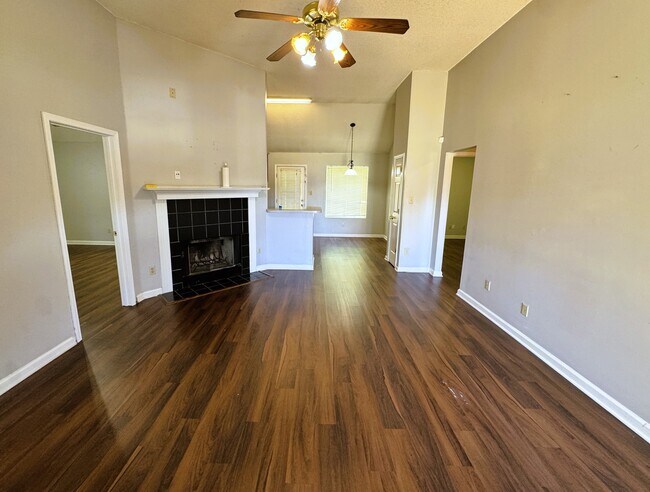 Foto del edificio - 2819 Hidden Creek Cove