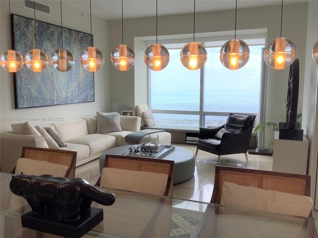 Building Photo - 1425 Brickell Ave