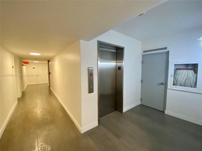 Building Photo - 301 Sunrise Dr