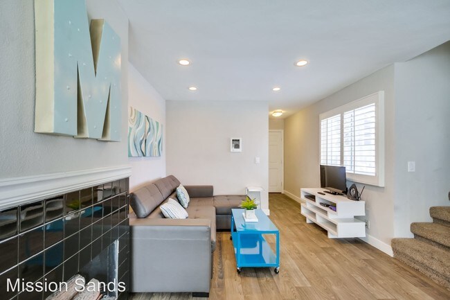 Building Photo - 711 Island Ct