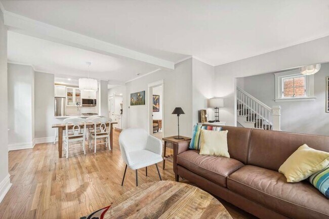 Foto del edificio - 2429 Central St