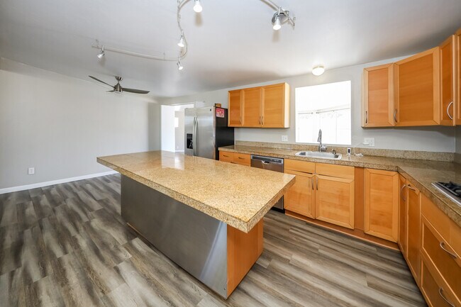 Foto del edificio - 3221 S Grady Ave