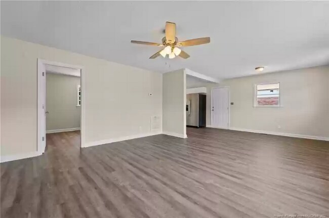 Building Photo - 2127 Dillon Dr