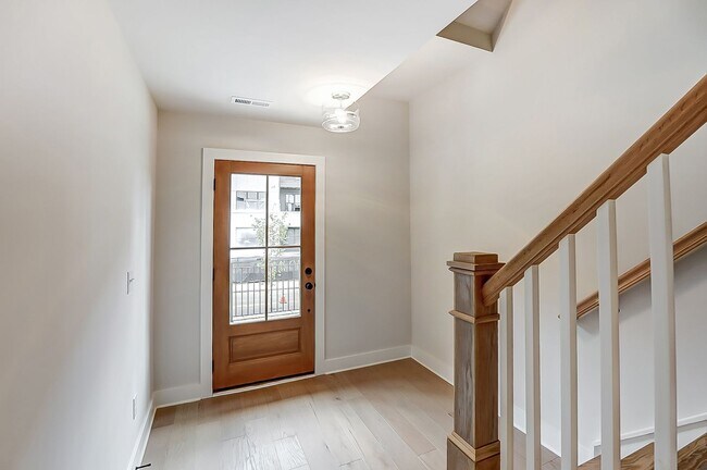 Foto del edificio - TOWNHOME W/ ROOFTOP TERRACE @ 5West Terraces!