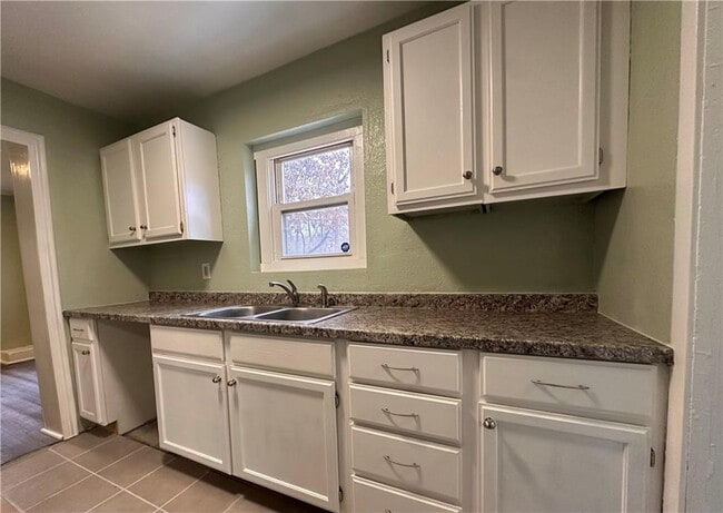 Building Photo - 2124 E 78th St