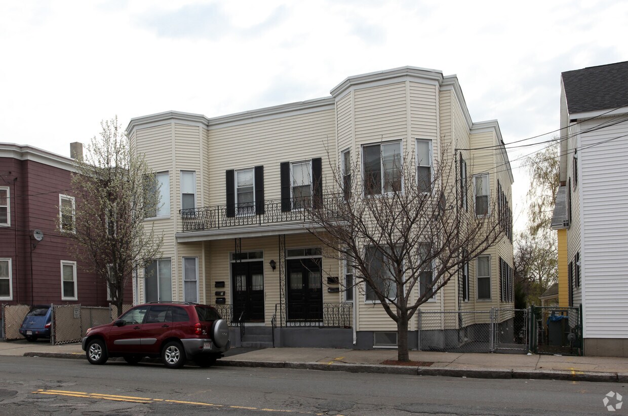 Building Photo - 39-41 Temple St