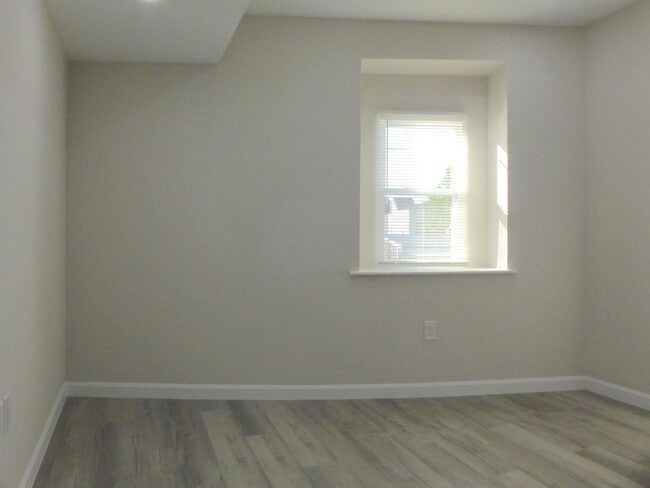 Building Photo - 45 Bennington St