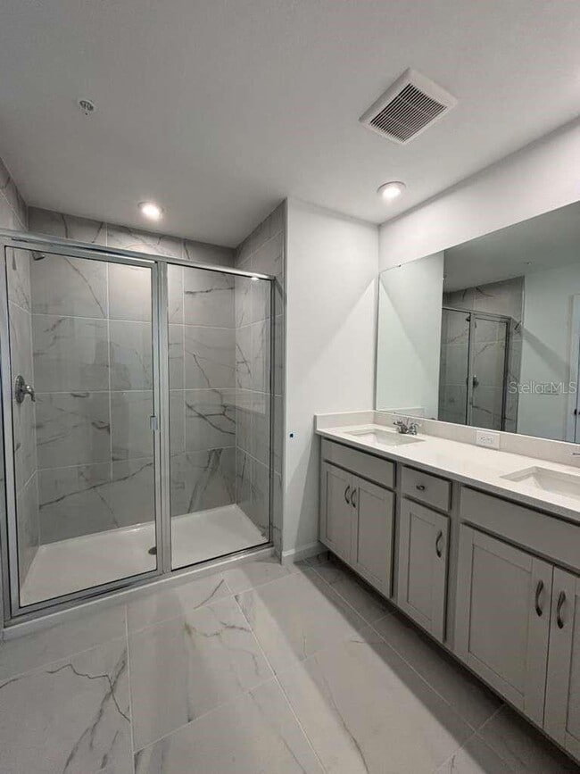 Building Photo - 9872 Walkway Dr