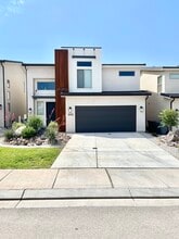 Building Photo - 3172 E Sky Rim Wy