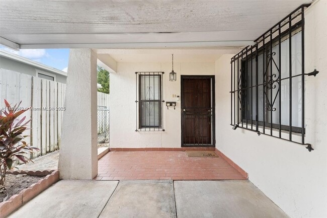 Building Photo - 1160 SW 9th St