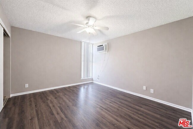 Foto del edificio - 1208 W Adams Blvd