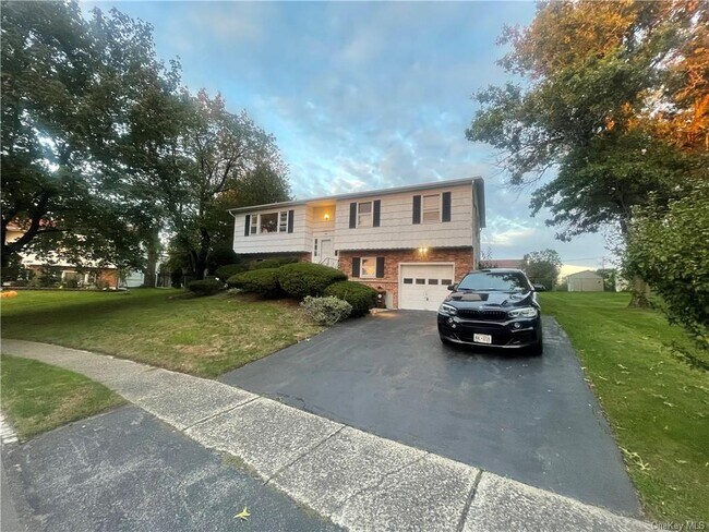 Building Photo - 160 Lake Nanuet Dr