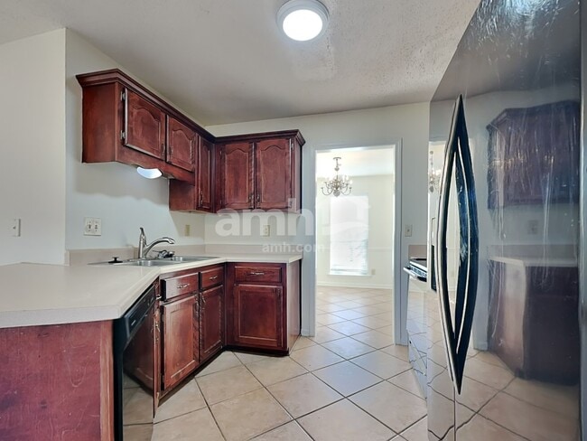 Building Photo - 5767 Lillian Bend Dr