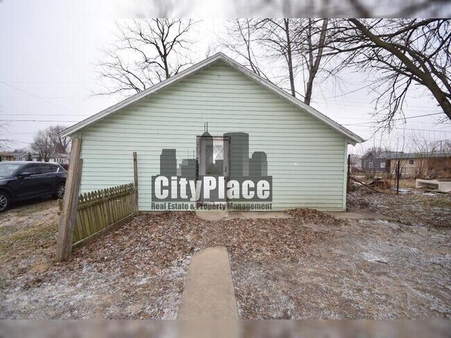 Building Photo - 2627 Chase St