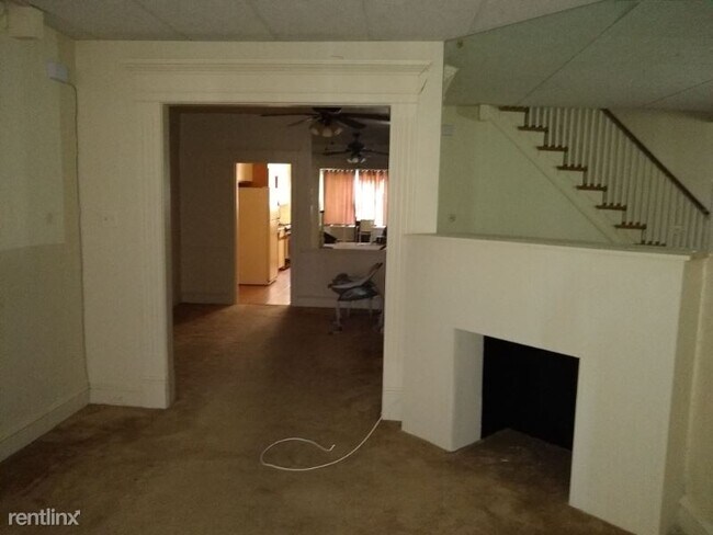 Building Photo - 4 br, 2 bath Townhome - 6548 N 18th St