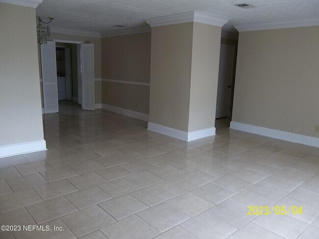 Foto del edificio - 4915 Baymeadows Rd