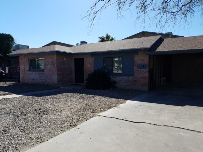 Unit #1 Entry only - 1312 E Adams St