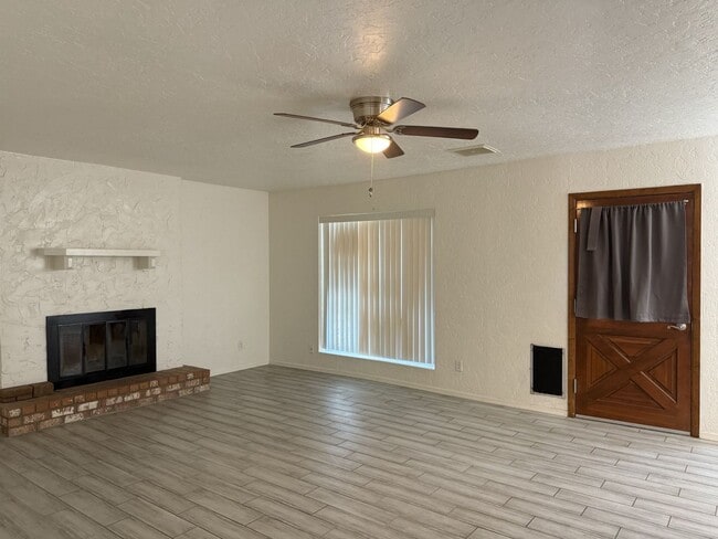 Foto del edificio - Horse Property 3 bedroom, 2 Bath