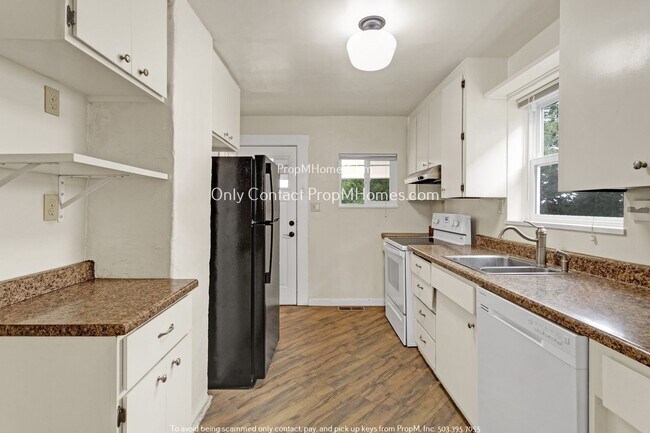 Building Photo - Charming Classic Home Built in 1925 Offeri...