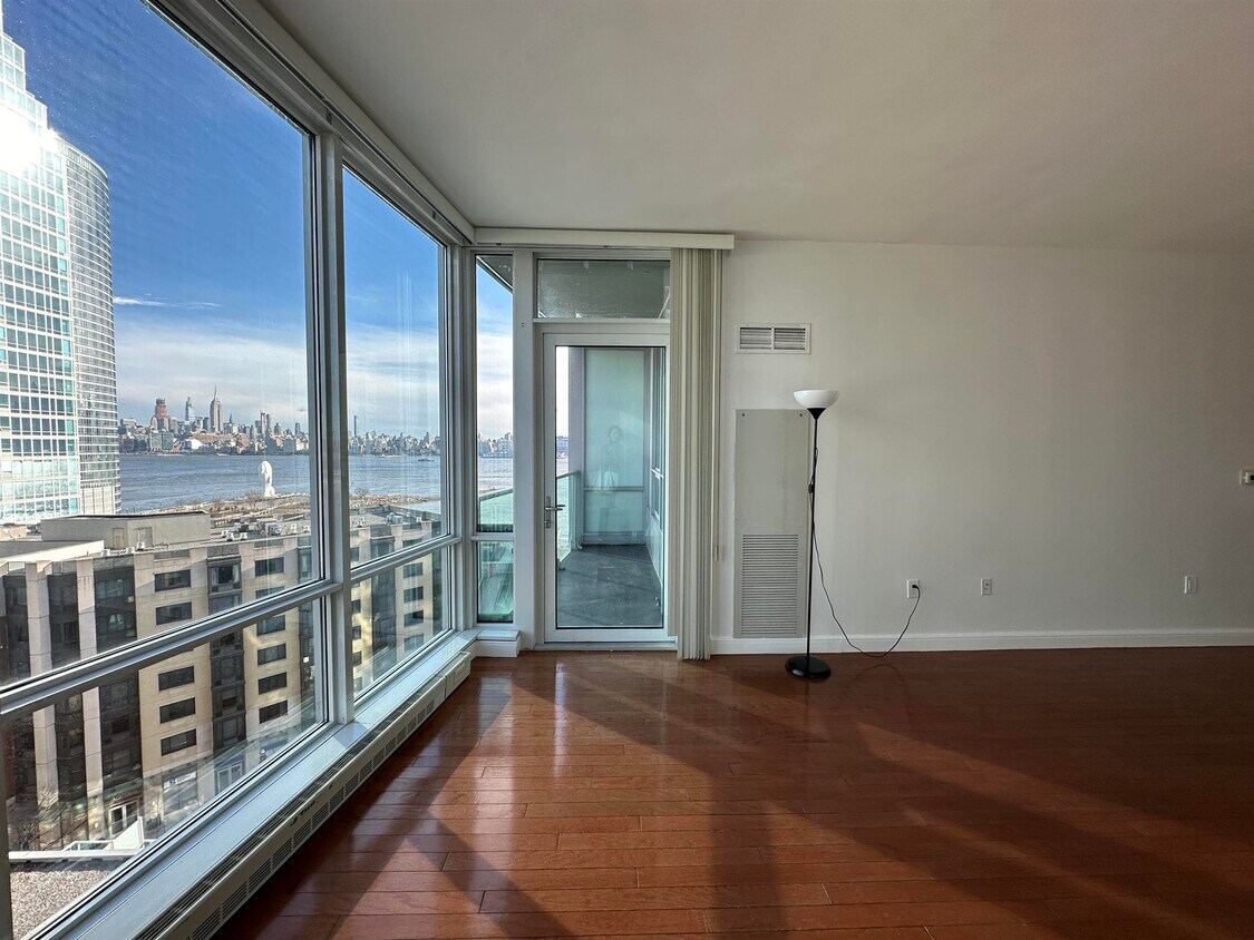 Foto principal - 20 Newport Pkwy