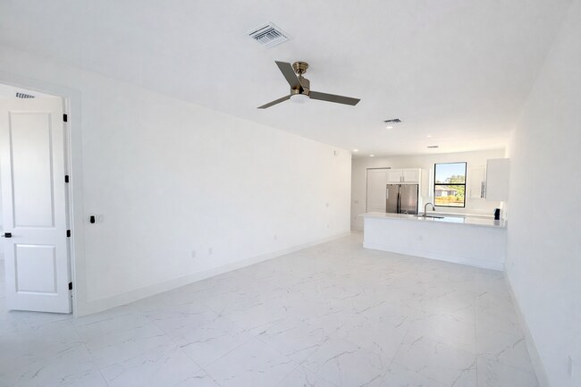 Foto del edificio - 4806-4808 Golfview Blvd