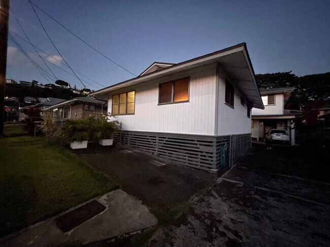 Building Photo - Newly Renovated Cozy Single house 2/2/1  next to Booth Park!