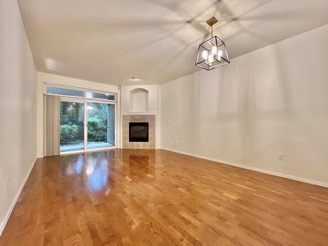 Living room - 12712 Admiralty Way