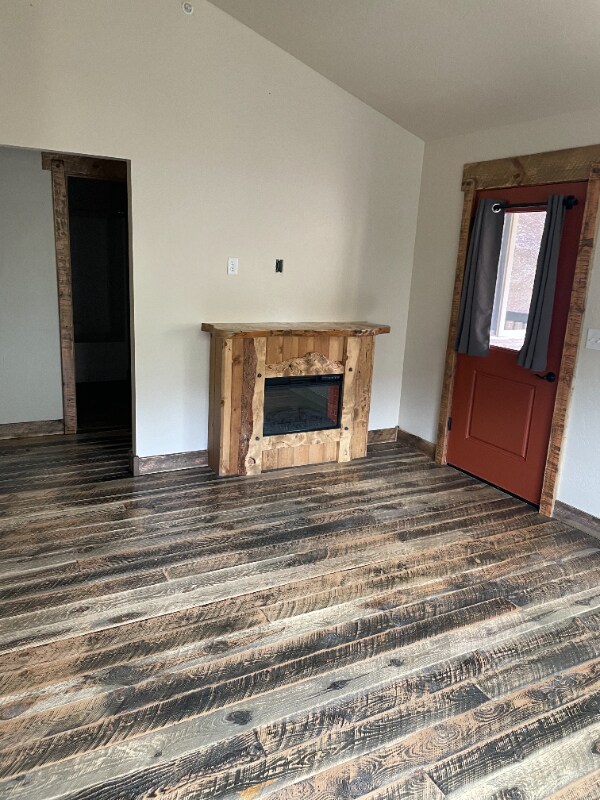 Foto del edificio - 6244-6243 Three Needles Ln