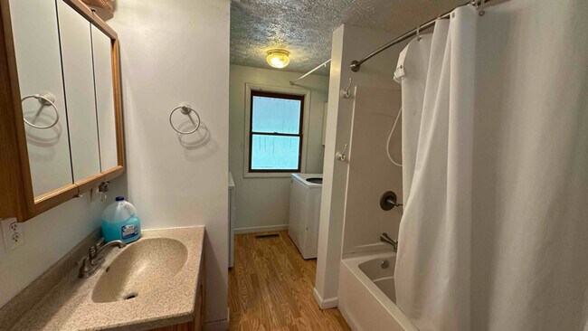 Building Photo - 497 Brookside Dr
