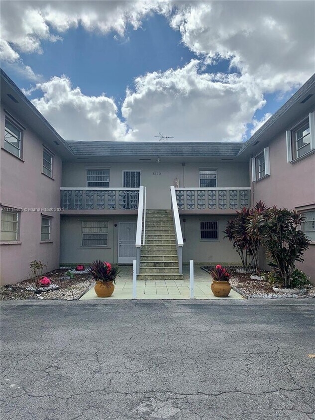 Primary Photo - 1250 W 26th Pl