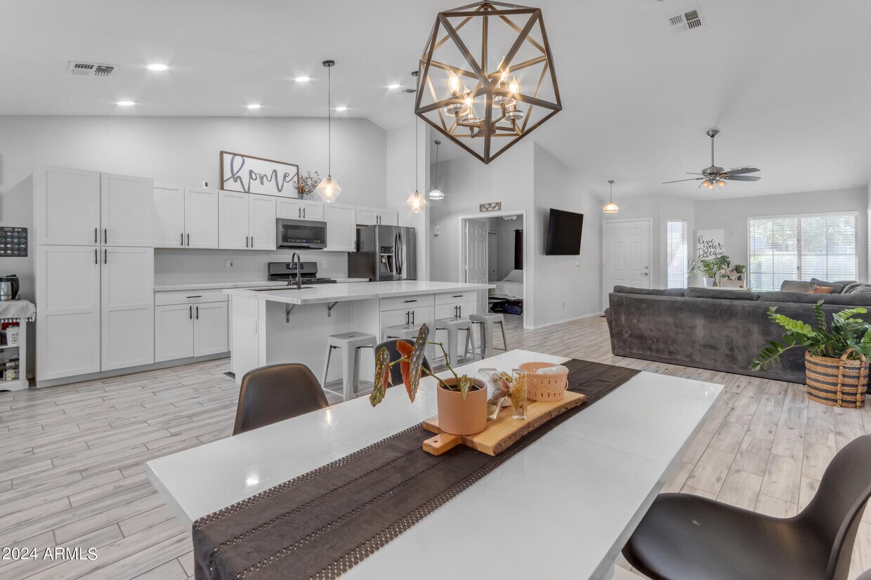 Foto principal - 1114 E Artesian Way