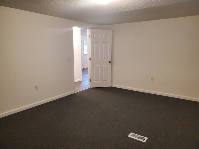 Building Photo - 515 Swinson Rd