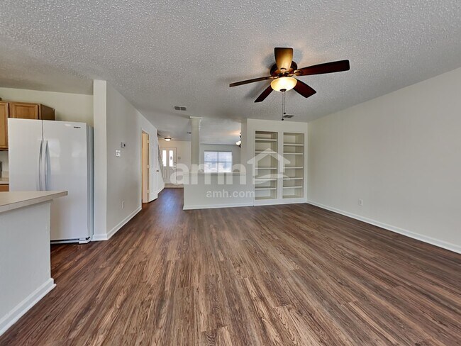 Building Photo - 5220 Dillon Cir