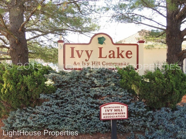 Building Photo - 702 Ivy Lake Dr