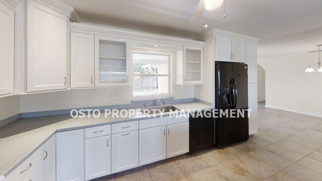 Building Photo - Spacious 3 Bedroom Home Close to Beach