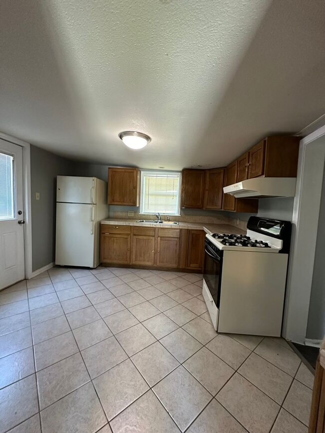 Building Photo - 506 SW 16th Street Lawton, OK 73501
